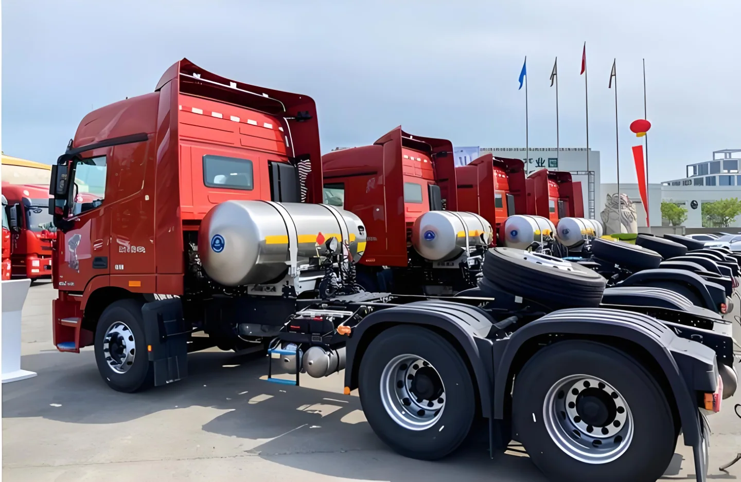 Natural gas transport vehicle fleet