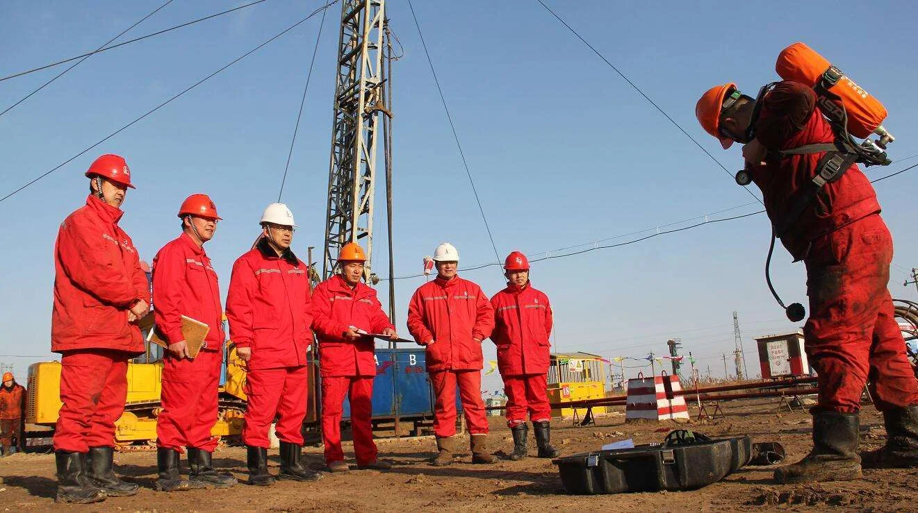 Field engineering team and equipment in an operations-support setting
